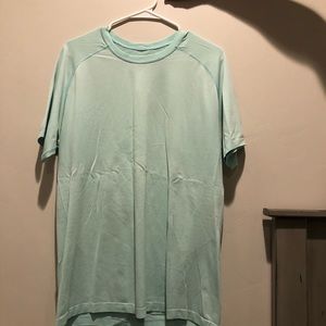 Men’s Lululemon workout shirt